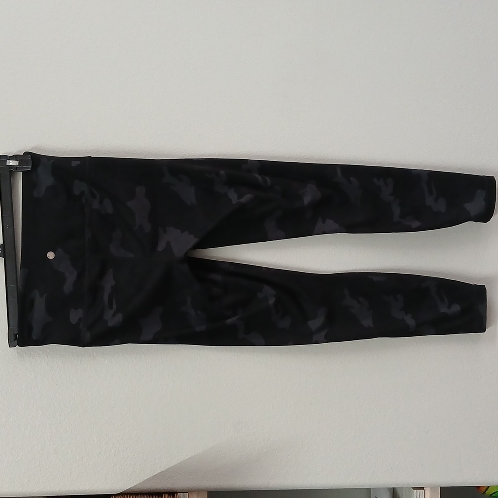 Yogalicious Lux Black Camo Leggings Size Small - Picture 7 of 8